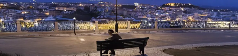 Lizbon'a Gece Treni Konusu