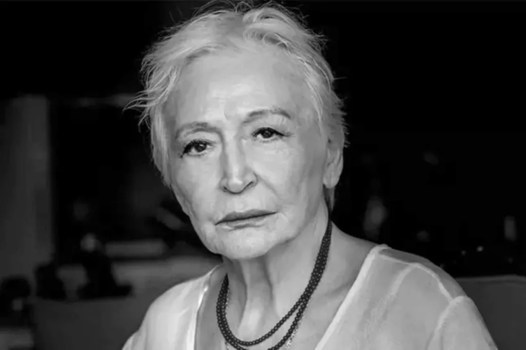 Pınar Kür Kimdir? Hayatı, Edebiyatı ve Eserleri