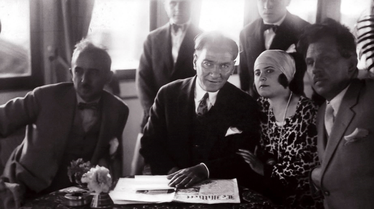 Mustafa Kemal Atatürk, TBMM Başkanı Kazım Özalp ile Ertuğrul Yatı’nda. (1929)