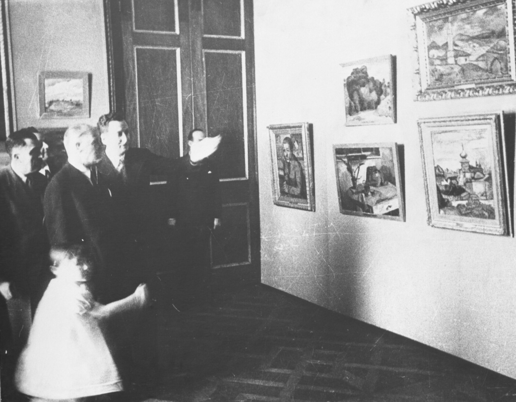 Atatürk, Türkiye’nin ilk resim ve heykel müzesi Resim ve Heykel Müzesi'nde. 20 Eylül 1937