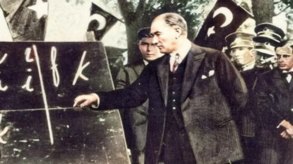 Başöğretmen Atatürk'ün önderliğinde Cumhuriyetimizin en önemli devrimlerinden biri olan Harf Devrimi yapıldı. 1 Kasım 1928