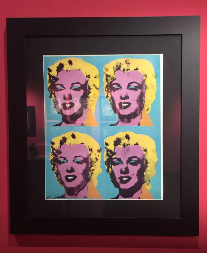 Warhol'un "Marilynler" adlı eseri bir pop art ikonu olmuştur.