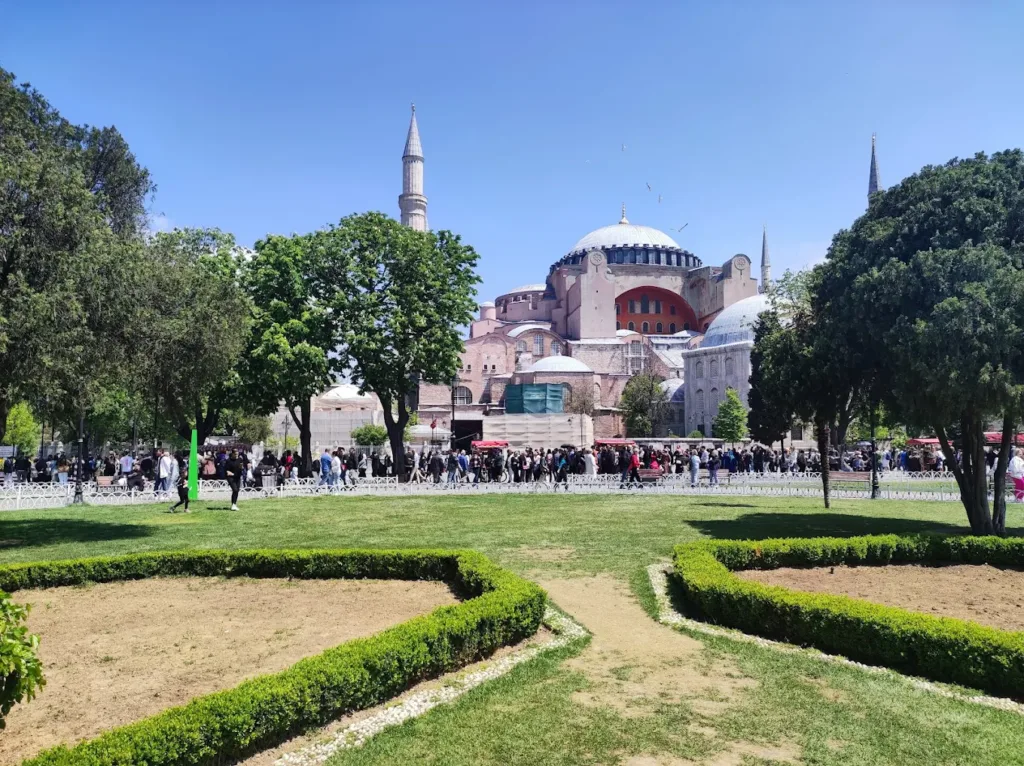 Ayasofya (anlamı: Kutsal Bilgelik), resmî adıyla Ayasofya-i Kebîr Câmi-i Şerîfi, İstanbul'un Fatih ilçesinde kiliseden çevrilmiş bir camidir. Bizans İmparatoru I. Justinianus tarafından, 532-537 yılları arasında inşa ettirilmiş.