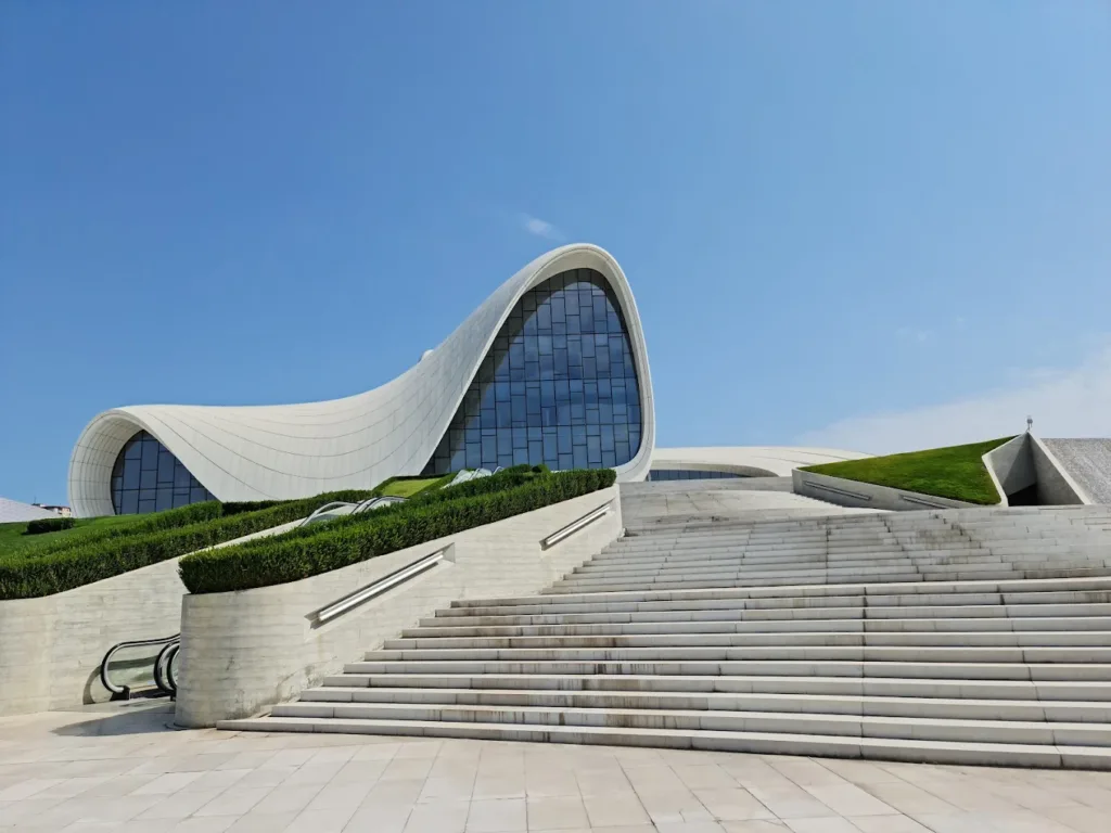 Haydar Aliyev Kültür Merkezi, Azerbaycan'ın başkenti Bakü'de 2013'te hizmete giren 101 bin metrekarelik kültür merkezidir.