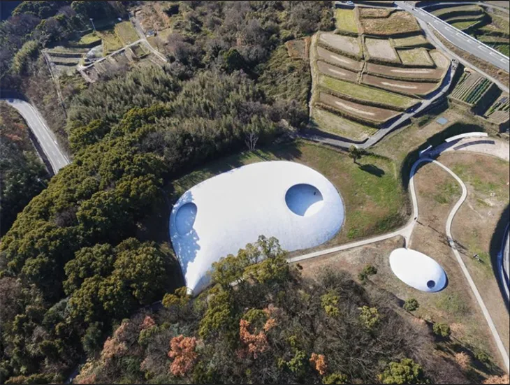 Teshima Sanat Müzesi, 2010 yılında Setouchi Uluslararası Sanat Festivali için açılmış. Japonya’nın Takamatsu liman bölgesinde bulunun yapı, büyük açık bir sergi mekanından oluşuyor.