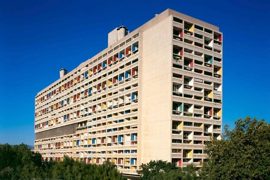 Unité d'Habitation, İsviçreli mimar Le Corbusier tarafından, mimar ve ressam Nadir Afonso'nun da işbirliği ile geliştirilmiş toplu konut tasarım ilkesidir.