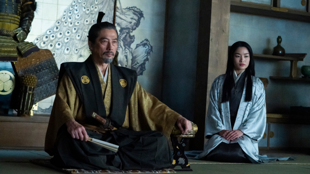 Lord Yoshii Toranaga (solda) ve Lady Mariko, FX'in Shogun dizisinde