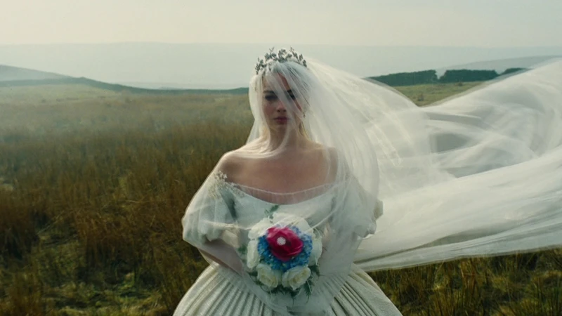 Catherine Earnshaw karakteriyle Margot Robbie.